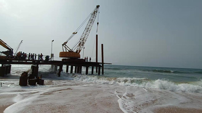 尼(ní)日爾-貝寧原油外(wài)輸管(guǎn)線項目海上終端工程-近岸段(duàn)海底管線均(jun1)已順利拖拉就位 尼(ní)日爾-貝寧原油外輸管線項目海上終(zhōng)端工程(chéng)-近岸(àn)段(duàn)海底(dǐ)管線均已順利拖拉就位