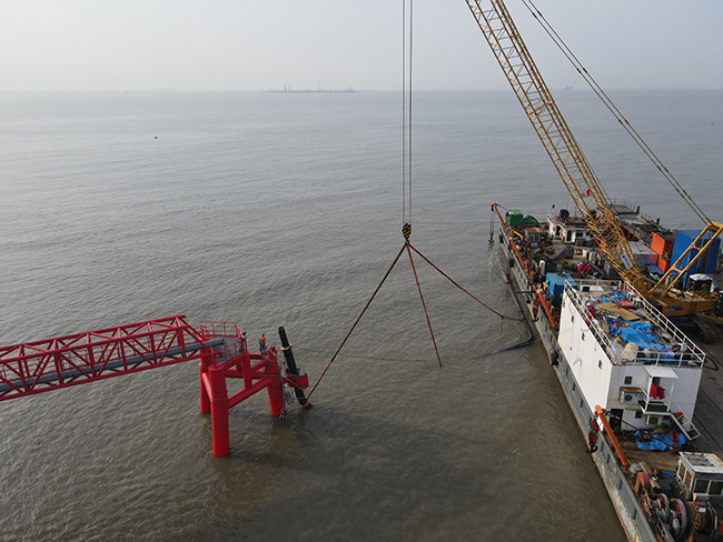 冀東南堡1-29儲氣庫先導試驗地麵工程注采集輸管道(dào)項目鋪管船施工項目進展順利 冀東南堡1-29儲氣庫先導試驗地麵(miàn)工程注采集輸管道項目鋪管船施(shī)工項目進展順利